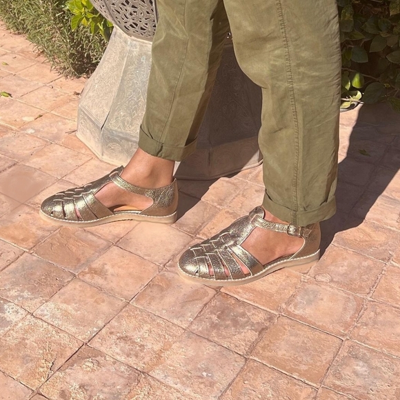 Made from smooth gold leather Lolë sandals gladiator-inspire size 10 or 41 - Picture 2 of 6